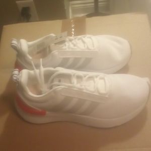 Adidas tennis shoes Adidas tennis shoes unisex size 8 in men 9 in women white or